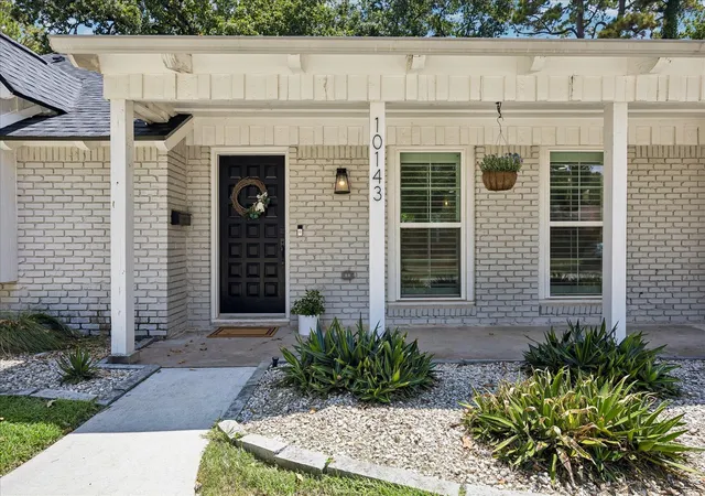 1st image of 10143 Whiteside Ln, Houston, TX 77043 | MLS# 20051480