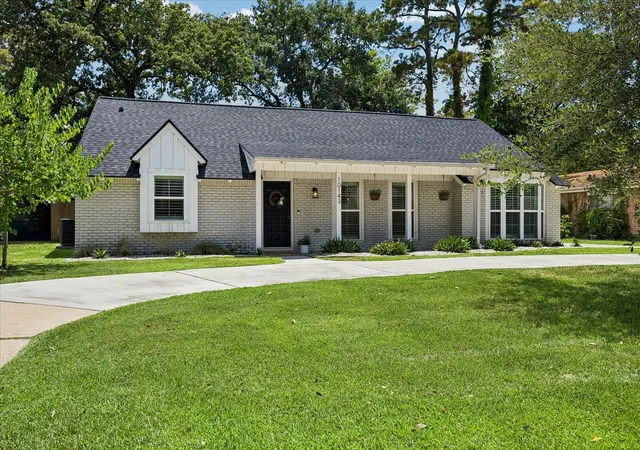2nd image of 10143 Whiteside Ln, Houston, TX 77043 | MLS# 20051480