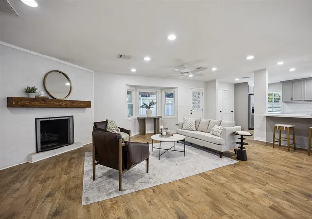 4th image of 10143 Whiteside Ln, Houston, TX 77043 | MLS# 20051480