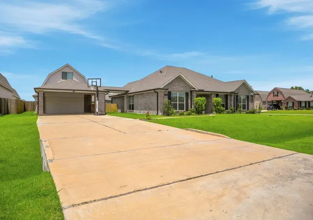 2nd image of 2102 Wikiup St, Dickinson, TX 77539 | MLS# 55455517