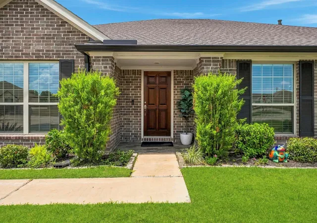 3rd image of 2102 Wikiup St, Dickinson, TX 77539 | MLS# 55455517