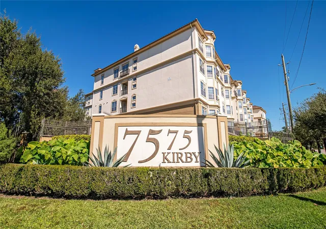 Photo 2 of Condo for sale at 7575 Kirby Dr #3202, Houston, TX 77030 | MLS# 30521160 | Listing updated on 2026-08-13