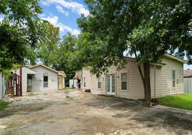 Photo 2 of Single family home for sale at 1925 Sunny Dr, Houston, TX 77093 | MLS# 30725036 | Listing updated on 2026-08-14