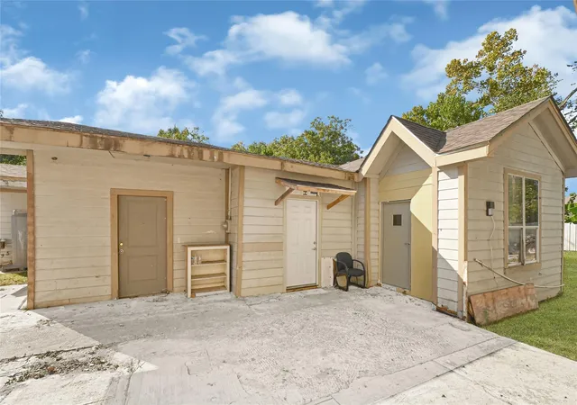 Photo 3 of Single family home for sale at 1925 Sunny Dr, Houston, TX 77093 | MLS# 30725036 | Listing updated on 2026-08-14