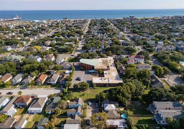 5th image of 1515 J H Clouser St, Galveston, TX 77550 | MLS# 95383401