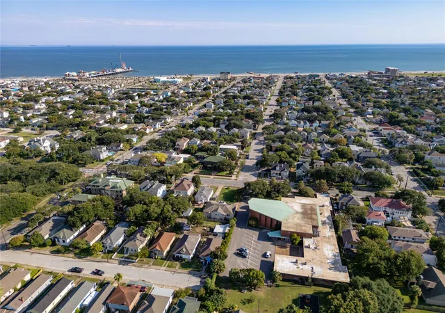 6th image of 1515 J H Clouser St, Galveston, TX 77550 | MLS# 95383401
