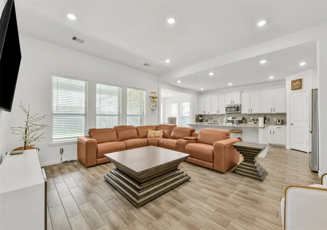 2nd image of 506 Campbell Dr, League City, TX 77573 | MLS# 14635298