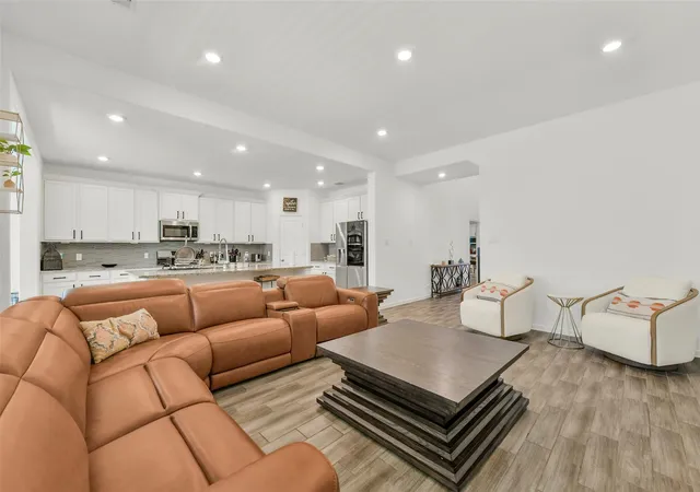 Photo 3 of Single family home for sale at 506 Campbell Dr, League City, TX 77573 | MLS# 14635298 | Listing updated on 2026-09-01