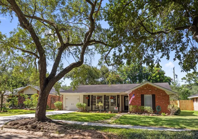 Photo 4 of Single family home for sale at 5314 Stillbrooke Dr, Houston, TX 77096 | MLS# 75993800 | Listing updated on 2026-09-15