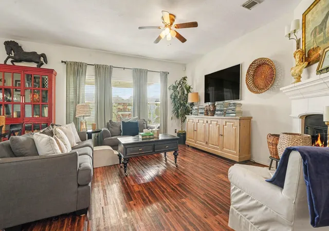 Photo 4 of Single family home for sale at 1719 Manor Dr, Baytown, TX 77521 | MLS# 57748050 | Listing updated on 2026-08-09