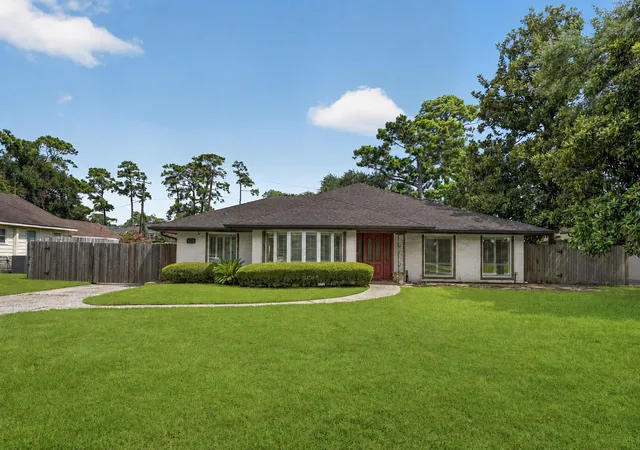 2nd image of 758 W 42nd St, Houston, TX 77018 | MLS# 61571339