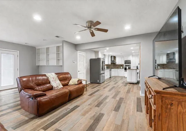3rd image of 24511 Sunny Glen Dr Dr, Huffman, TX 77336 | MLS# 40810948