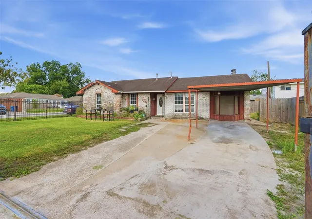 Photo 3 of Single family home for sale at 9235 Beaver Bnd Ct, Houston, TX 77037 | MLS# 70294210 | Listing updated on 2026-08-25