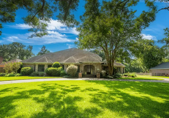 1st image of 114 Rosewood St, Lake Jackson, TX 77566 | MLS# 64051423
