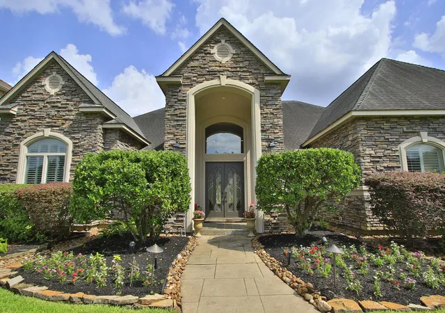 3rd image of 10 Lake Sterling Gate Dr, Spring, TX 77379 | MLS# 75926048