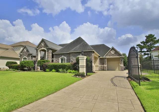 4th image of 10 Lake Sterling Gate Dr, Spring, TX 77379 | MLS# 75926048