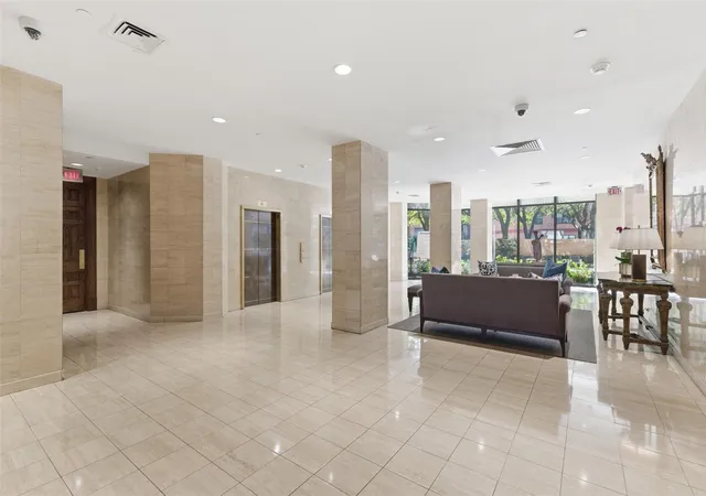 2nd image of 15 Greenway Plz #3A, Houston, TX 77046 | MLS# 63164769