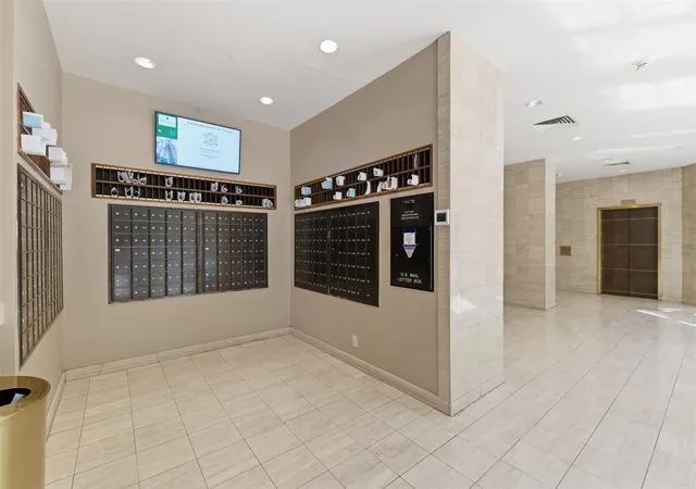 Photo 3 of Condo for sale at 15 Greenway Plz #3A, Houston, TX 77046 | MLS# 63164769 | Listing updated on 2026-08-12