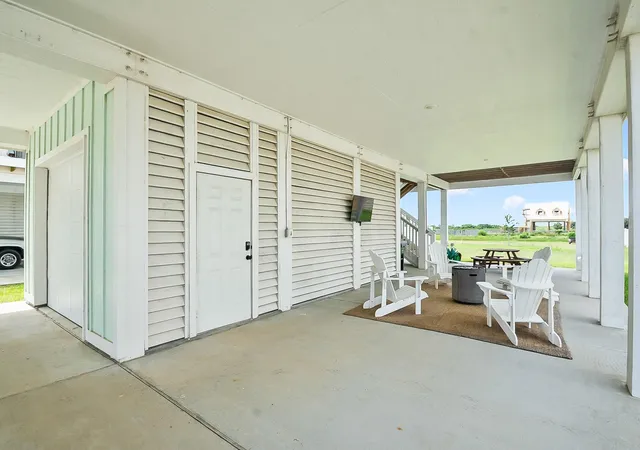 Photo 2 of Single family home for sale at 2527 103rd Street, Galveston, TX 77554 | MLS# 5665918 | Listing updated on 2026-09-20