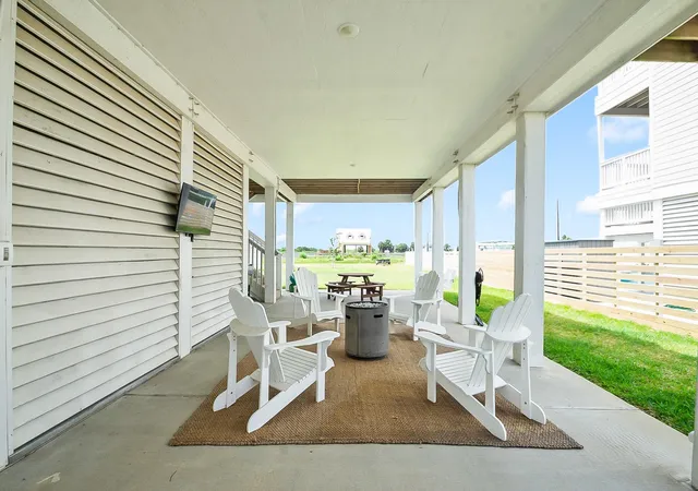 Photo 3 of Single family home for sale at 2527 103rd Street, Galveston, TX 77554 | MLS# 5665918 | Listing updated on 2026-09-20