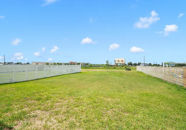 Photo 3 of Single family home for sale at 2527 103rd Street, Galveston, TX 77554 | MLS# 5665918 | Listing updated on 2026-09-20