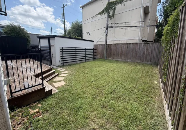 3rd image of 1601 Bonnie Brae St, Houston, TX 77006 | MLS# 71520249