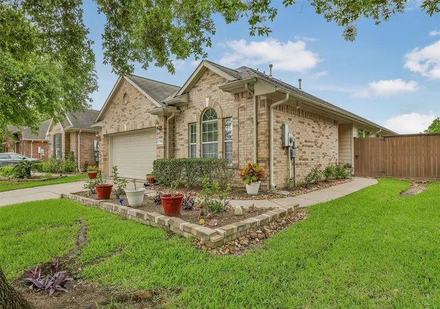1st image of 2310 Messina Dr, Pearland, TX 77581 | MLS# 25400000