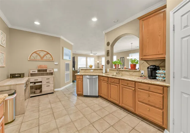 3rd image of 2310 Messina Dr, Pearland, TX 77581 | MLS# 25400000