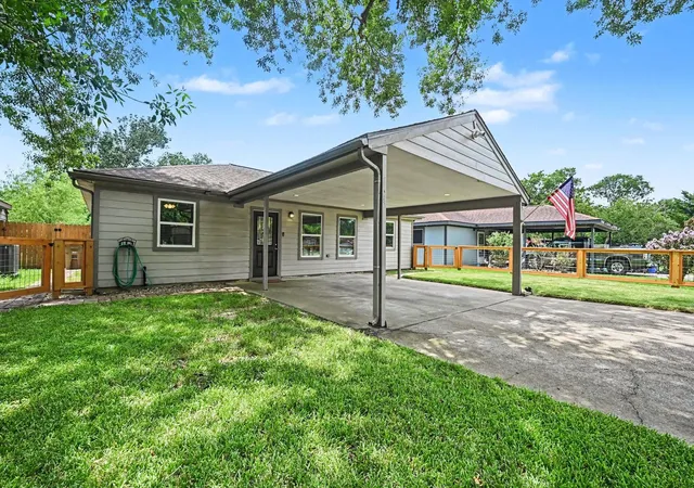 3rd image of 4818 27Th St, Dickinson, TX 77539 | MLS# 82502509