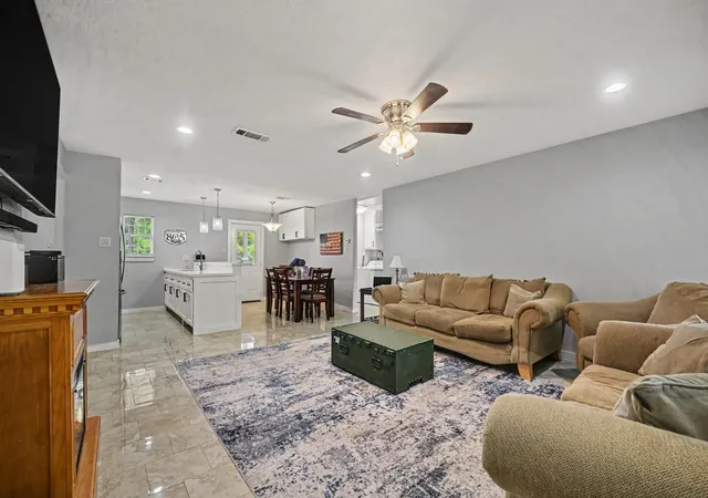 4th image of 4818 27Th St, Dickinson, TX 77539 | MLS# 82502509