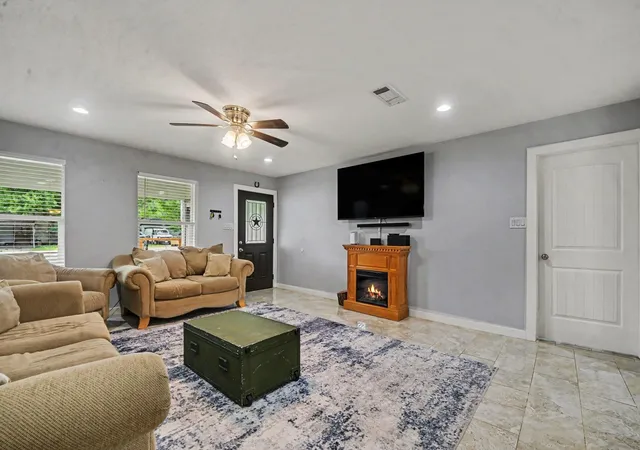 5th image of 4818 27Th St, Dickinson, TX 77539 | MLS# 82502509