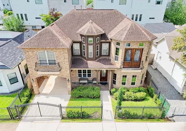 Photo 3 of Single family home for sale at 1317 Shearn St, Houston, TX 77007 | MLS# 38086854 | Listing updated on 2026-08-09