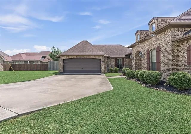 2nd image of 8335 Winnsboro Cir, Beaumont, TX 77713 | MLS# 55862614