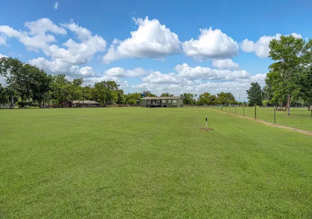 Photo 4 of Sale Pending at 2204 County Rd 288, Angleton, TX 77515 | MLS# 54511775 | Listing updated on 2026-08-26