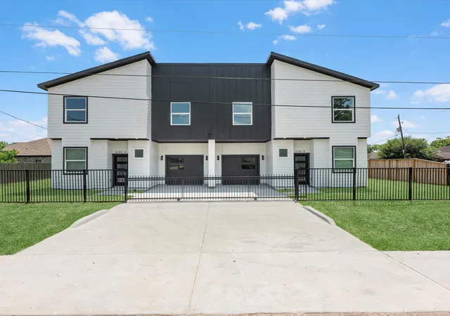 Photo 1 of Sale Pending at 6186 Eastland St #A/B, Houston, TX 77028 | MLS# 59129526 | Listing updated on 2026-09-16