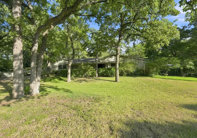 2nd image of 5744 Danciger Dr, Fort Worth, TX 76112 | MLS# 74899403
