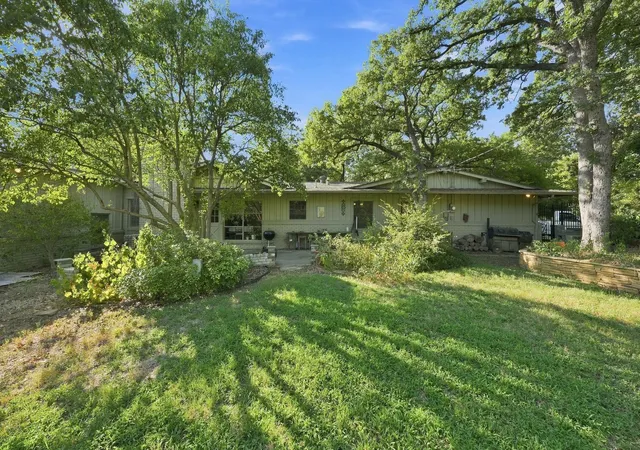3rd image of 5744 Danciger Dr, Fort Worth, TX 76112 | MLS# 74899403
