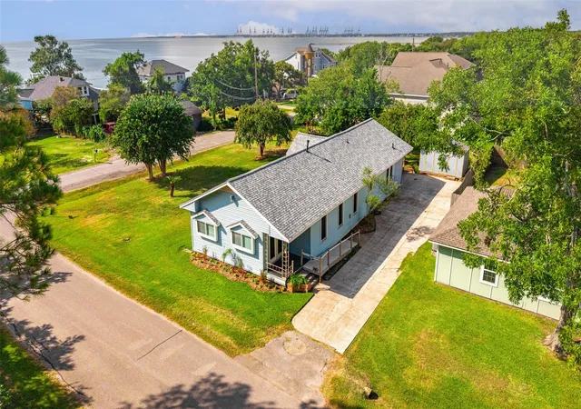 1st image of 730 S Holmes St, La Porte, TX 77571 | MLS# 77899250