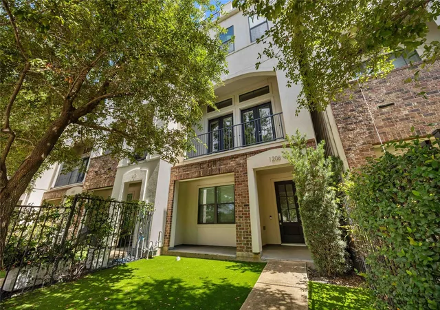 Photo 1 of Townhouse for sale at 1208 W Dallas St, Houston, TX 77019 | MLS# 48881761 | Listing updated on 2026-08-29