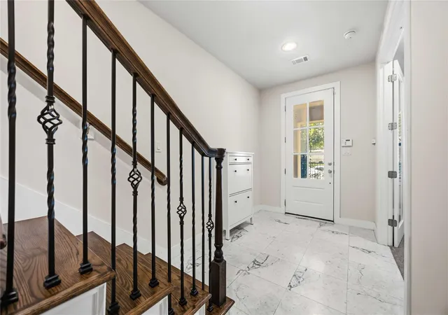 Photo 3 of Townhouse for sale at 1208 W Dallas St, Houston, TX 77019 | MLS# 48881761 | Listing updated on 2026-08-29