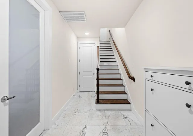 Photo 4 of Townhouse for sale at 1208 W Dallas St, Houston, TX 77019 | MLS# 48881761 | Listing updated on 2026-08-29