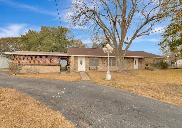 Photo 3 of Sale Pending at 1840 Loop 522, Ganado, TX 77962 | MLS# 95412740 | Listing updated on 2026-09-11