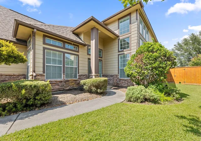 Photo 3 of Townhouse for sale at 10822 Wysall Cliff Ct, Houston, TX 77064 | MLS# 47957333 | Listing updated on 2026-08-24