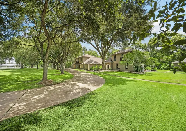 36th image of 2020 Pecan Lake Dr, Richmond, TX 77406 | MLS# 902537