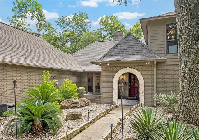 3rd image of 2020 Pecan Lake Dr, Richmond, TX 77406 | MLS# 902537