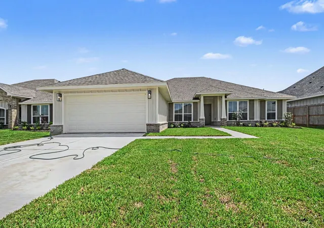 Photo 3 of Single family home for sale at 724 Greystone Ln, Angleton, TX 77515 | MLS# 70806482 | Listing updated on 2026-09-16