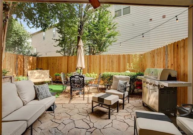 Photo 4 of Sale Pending at 1815 Stacy Fls, Houston, TX 77008 | MLS# 74781251 | Listing updated on 2026-09-11