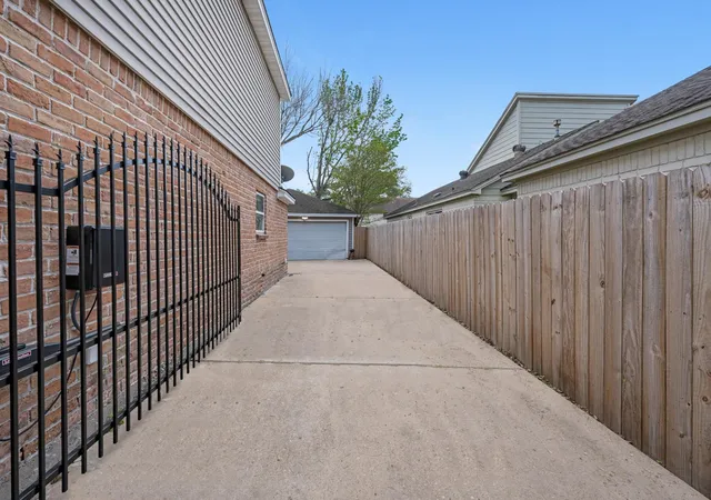 3rd image of 11319 Briar Forest Dr, Houston, TX 77077 | MLS# 56058479