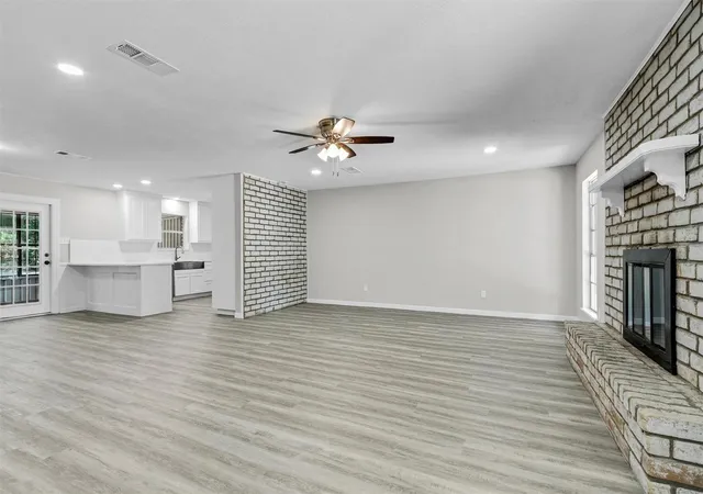 Photo 3 of Single family home for sale at 75 Rolling Hills Dr W, Conroe, TX 77304 | MLS# 60884010 | Listing updated on 2026-09-07