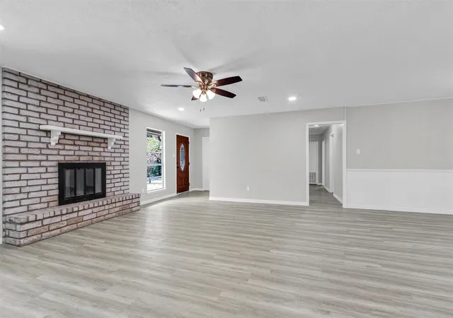 Photo 3 of Single family home for sale at 75 Rolling Hills Dr W, Conroe, TX 77304 | MLS# 60884010 | Listing updated on 2026-09-07